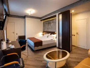 Biplan Hotel