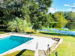 Stylish Lake Home with Huge Pool, Arcade with PS5,and Theater Just 5 Min from Legoland