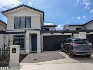 Captivating Large 4Br@Narre Warren