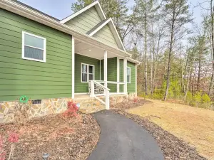 Morganton Retreat with Access to Beach and Trails