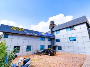 FabHotel Hillview Furnished Stays