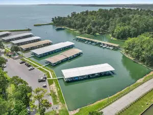 Coldspring Cottage < 1 Mi to Lake Livingston!