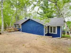 Lakefront Cabin w/ Deck, Games, & Views!