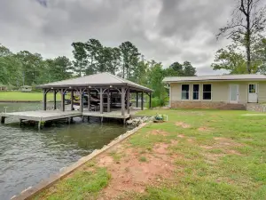 Milledgeville Home w/ Private Dock & Dock House!