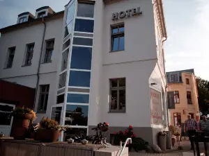 Hotel & Restaurant Fackelgarten Plau am See