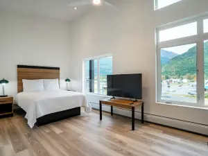 Chugach Naswik Suites