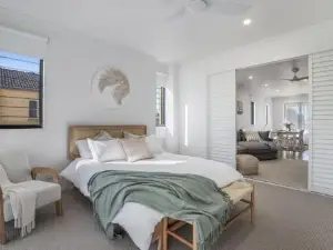 Villa Sangiovese - Unit Two - 2-2 Heath Street
