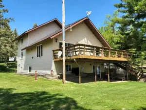 Spacious home on the lake!
