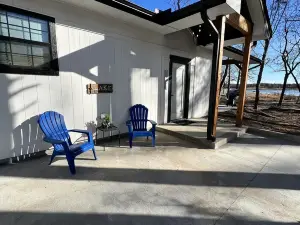 New Breathtaking Lakeside #1 Home