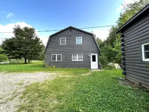 Charming 2 Bedroom Private Cabin Near Bangor