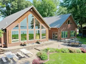 Beautiful Lake Ida home ready for multi-family indoor & outdoor fun!