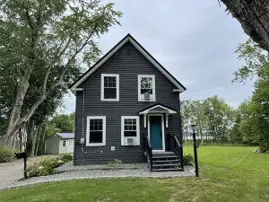 Sugarmaple Lakehouse; Cozy 2.6 Acre Lakefront Retreat