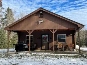 Direct ATV 2-Bdrm cabin. Near Back Lake & near snowmobile trailhead