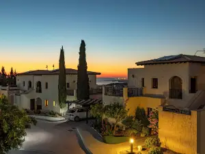 Bright apartment with shared pool in Aphrodite Hills
