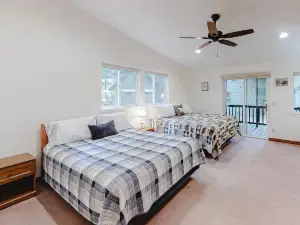 Quiet and Attractive Home Close to Lake w/WiFi, Private Washer/Dryer - Dogs Okay