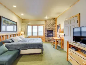 Pool & Lake Access: Northern Lakes Retreat!