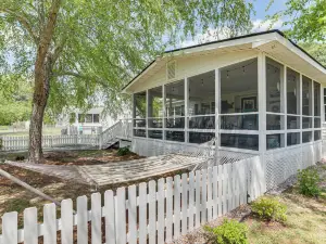 Lake Marion Home: Kayaks, Dock, Waterfront Fun!