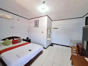 RedDoorz Syariah at Hotel Adi Sederhana near Stasiun Jatibarang