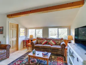 Updated Cabin in Lewiston Historical District!