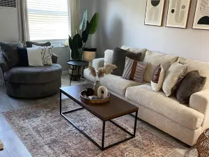 Charming 2-bedroom cottage with lake and beach access and large yard.