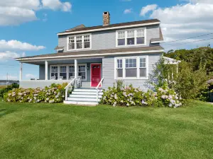 Tranquil Ocean Retreat