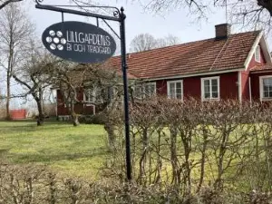 Förtjusande gästsvit med öppen spis