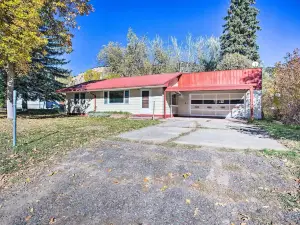 Quaint Meeker Escape 1/2 Mi to White River!