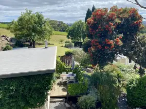 Karawatha Cottages B&B