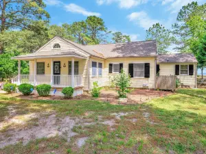 Sea Glass Beach House!  Large sand beach, dock and hot tub! Pets welcome!