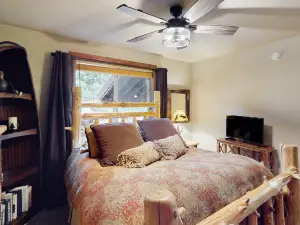 Pine-Loch Sun Retreat