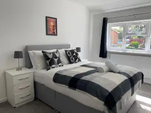 Birmingham - 4Br - Sleeps 9 - Parking - Garden