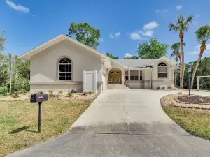 Canal-Front Retreat in Crystal River!