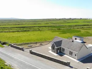 Beautiful 3-Bed Cottage in Scenic Sea View