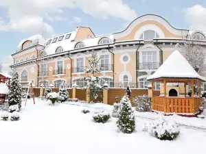 Imperial Village Hotel Hosudarev Dom