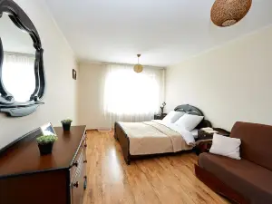 PaulMarie Apartment on Boulevard Yunosti