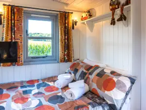 The Hideaway Hut - 1 Bed Shepherds Hut - Hereford