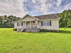 Pet-Friendly Woodsy Gem: 1/4 Mi to Chesapeake Bay