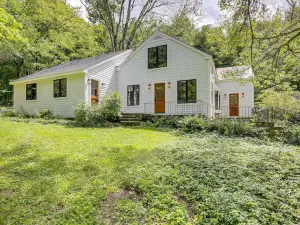 Modern Sharon Farmhouse: Spacious, Patio, Views