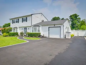 Medford Home w/ Pool, Near Golf Courses!