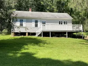 Rustic little Cabin just minutes from Deersville, no wifi no internet