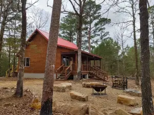 Cabin (First One There) is a quiet and peaceful place to stay by De Queen Lake