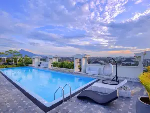 Grand Senyum Hotel