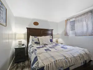 Spacious Living Area and Kitchenette Amenities - Charming Retreat