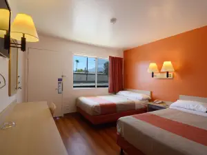 모텔 6 인디오 - 팜 스프링스 에어리어