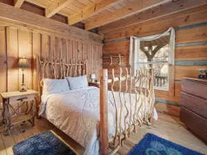 Gorgeous Cabin - Fast 100mbps WiFi - Pet Friendly!