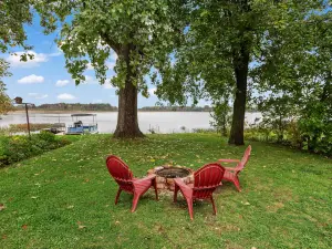 Park Lake Getaway