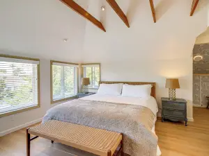 Victorian Carpinteria Apartment < 1 Mi to Beach!