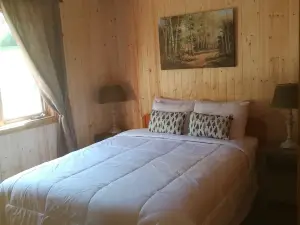 Knotty Pine Cottages, Suites & Motel Rooms