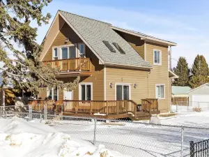 Modern Red Lodge Cabin - Walk to Broadway Ave