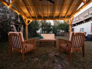 Seas the Day - 4 Blocks to the Beach, Restaurant, and Bar District - Great Deck and Outdoor Space!!